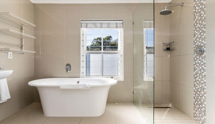 Beach Studios - Romantic Sea View Studio | Tub + Bathroom