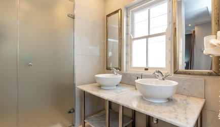 Beach Studios - Pool Club Studios | Bathroom