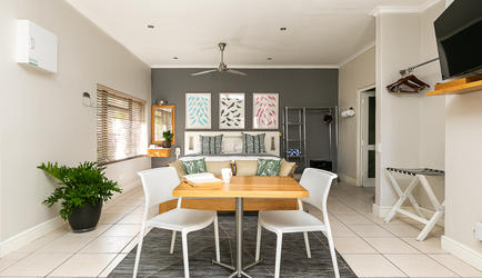 Beach Studios - Garden Studios | Dining Area