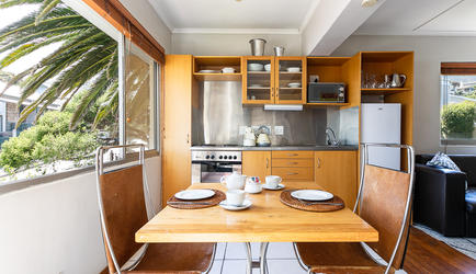 Village Apartments - Romantic Studio | Dining Room