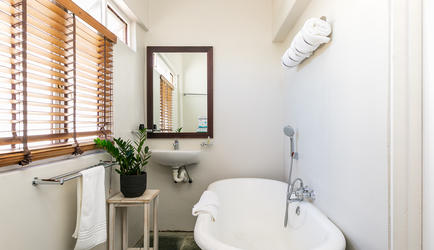 Tidal Pool - 3 Bedroom Panoramic Apartment | Bathtub