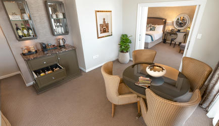 Executive Suite - lounge area 