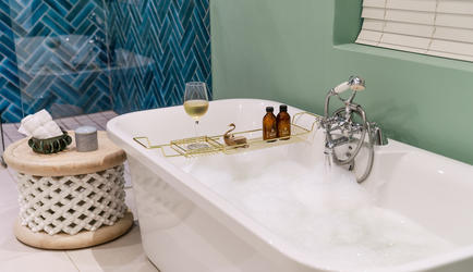 Pool Suite Bathroom 