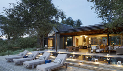 Lion Sands Fish Eagle Residence - Evening Exterior
