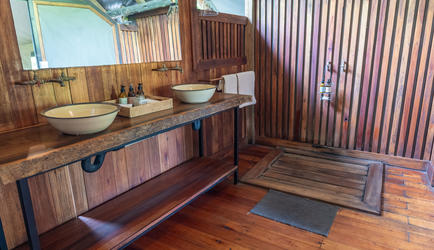 Forest tent Bathroom