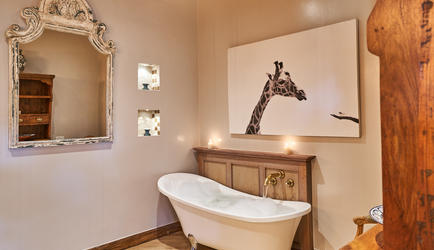 Bathtub in Lynn's Room