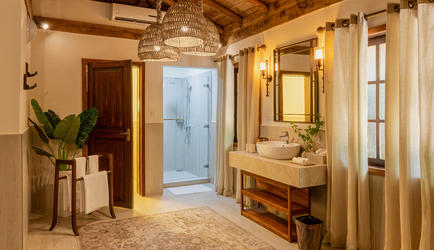 Villa Primary Bathroom