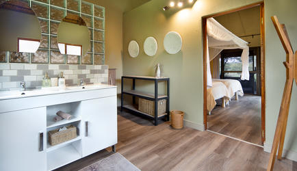 Room 7 bathroom