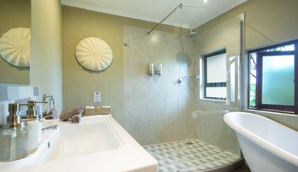 Room 6 bathroom