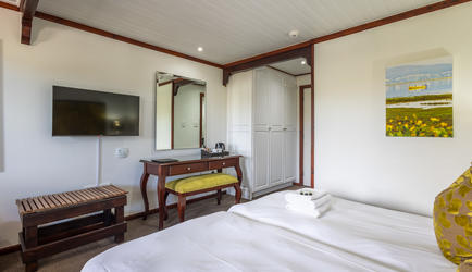 Knysna Log-Inn Deluxe Room