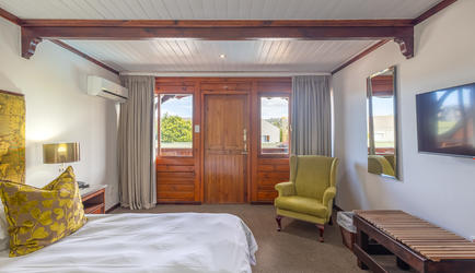 Knysna Log-Inn Deluxe Room