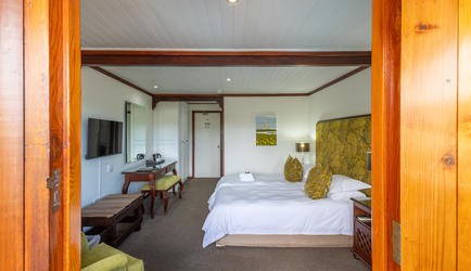 Knysna Log-Inn Deluxe Room