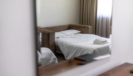 Knysna Log Inn - Luxury Room - sleeper couch