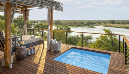Simbavatio Hilltop Lodge room plunge pool 