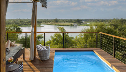Simbavatio Hilltop Lodge room plunge pool 
