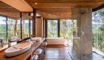 Suite bathroom