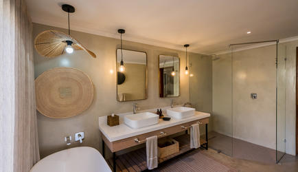 En-suite bathroom