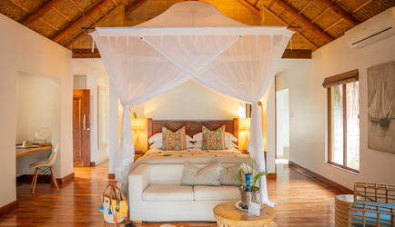 LUXURY BEACH VILLA - Natural colours and textures throughout 