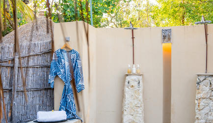 LUXURY BEACH VILLA - Outdoor shower