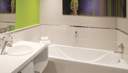 Standard room bathroom 