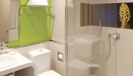 Standard room bathroom 
