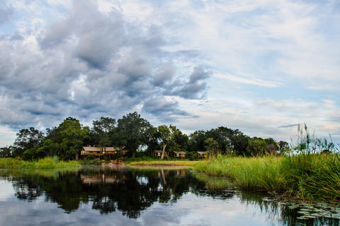 Kazile Island Lodge, auf einer Privatinsel, die nur mit dem Boot erreichbar ist