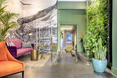 Cloud 9 liegt am Fuße des herrlichen Tafelbergs im trendigen Tamboerskloof und vereint fünf edwardianische Gebäude in ein wunderschönes Boutique-Hotel mit 50 Zimmern, Spa und Restaurant auf dem Dach.