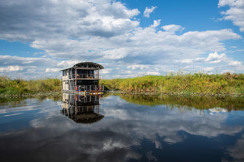 Die Namushasha River Villa in einem abgelegenen Kanal des Kwando