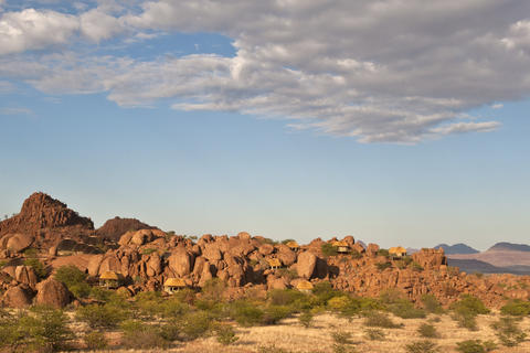 Eingebettet in die Felsbrocken