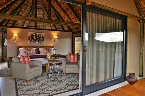 5 Luxus-Zelte für 2 Gäste. Innen- und Außendusche mit Balkonüberblick auf Garten oder Reserve