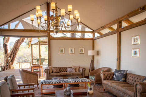 Hauptbereich — Lounge