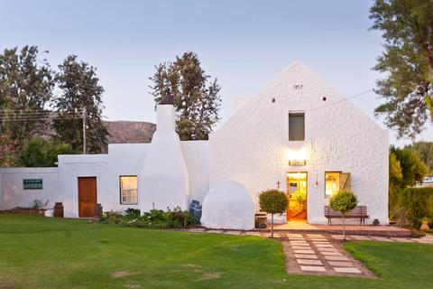 Rezeption und Frühstücksraum