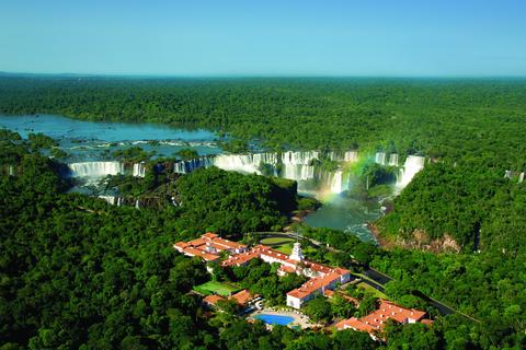 Hotel Das Cataratas an den Iguassu-Wasserfällen aus der Vogelperspektive