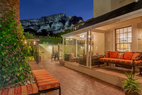 Blick auf den Tafelberg von unserer Haustür