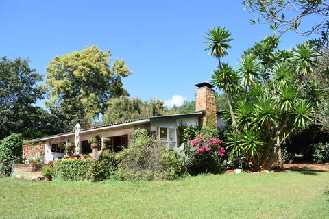 Genießen Sie einen Kaffee auf unserem Condi mit seinem atemberaubenden Blick auf unseren schönen Lodge-Garten und hören Sie dem Vogelgezwitscher