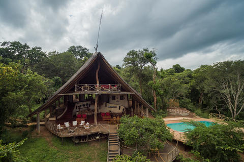 Ein Drohnen-Foto der Haupt-Lodge