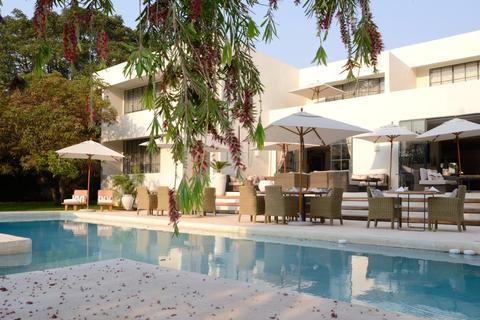 Blick auf das Hotel vom Garten