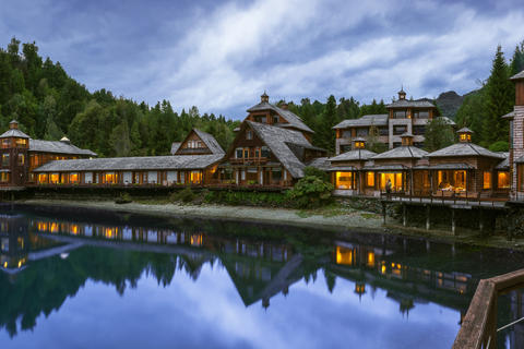 A beautiful built ecolodge that becomes one with the landscape, keeping with the language of the island of Chiloe’s architecture, with such elements as wood, stone and tiles. All venues are project themselves to the beautiful view offered by the fjords. The decoration, simple and warm, creates a family-like atmosphere that invites to enjoy the nature-blessed surroundings.