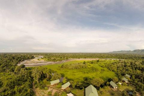 Luftbild des Lagers und des Ruckomechi-Flussbettes