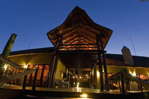 The main lodge houses reception, the bar & lounge area, wine cellar, dining room, curio shop and a small library.