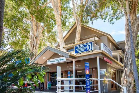 Außenansicht des Paradieses am Strand