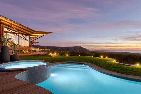 Betreten Sie unsere Garden Lodge und spüren Sie die Herzlichkeit afrikanischer Gastfreundschaft kombiniert mit architektonischer Meisterschaft.