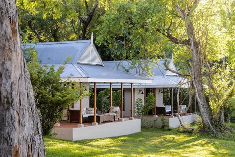 Baines offers accommodation to a maximum of 16 guests in 8 individual suites.