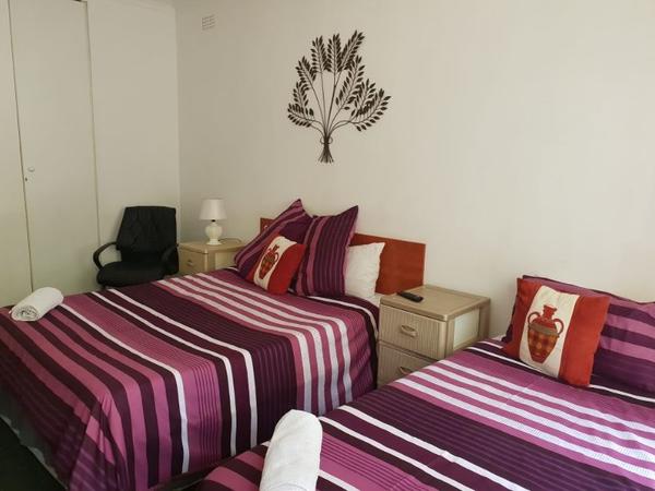 Deluxe Family Room with bath/shower Rm 2