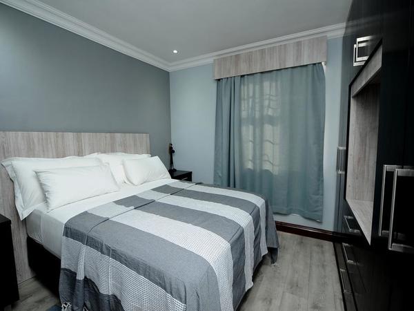 Deluxe Queen Room with Private bathroom