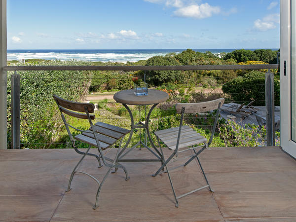 Mosselberg on Grotto Beach