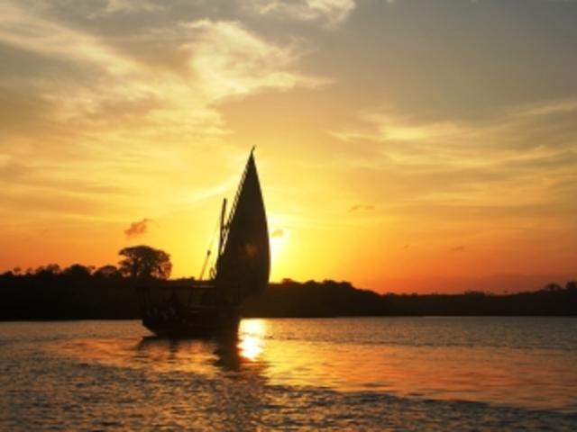 Sonnenuntergangs-Segeltour auf einer traditionellen Dhow
