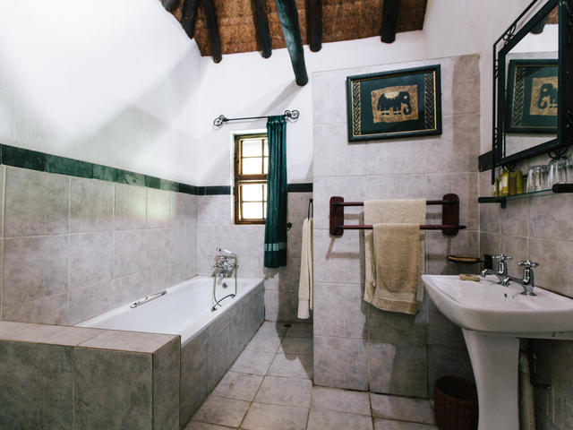 Nhambo Self Catering Lodge