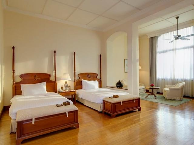 Deluxe One Bedroom Suite