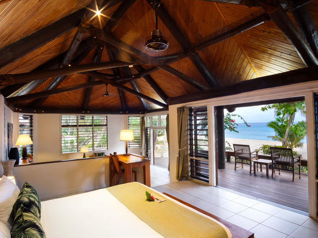 Deluxe Beachfront Bures